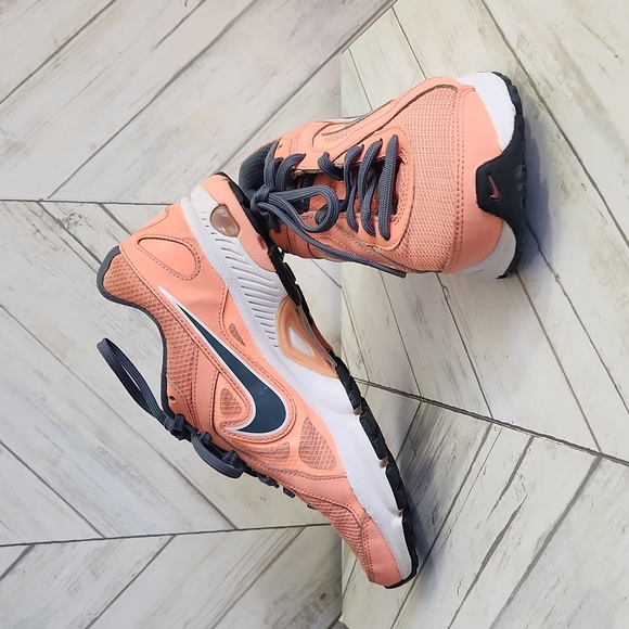 Peach Nike Air dictate 2 Size 8 sneakers - Picture 3 of 9